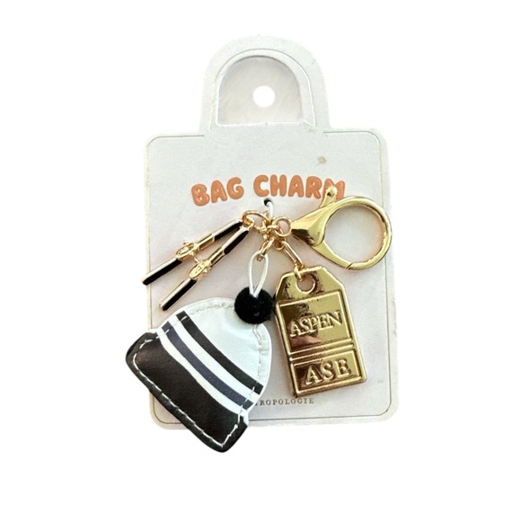 Anthropologie Aspen City Bag Charm Black White Skis Hat Keychain Purse Accessory - Picture 5 of 6